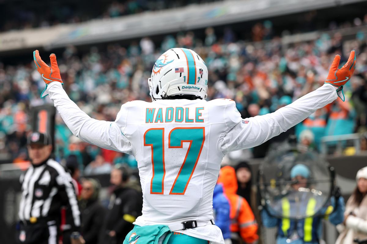 Denver Broncos Trade Picks to Miami for WR Jaylen Waddle
