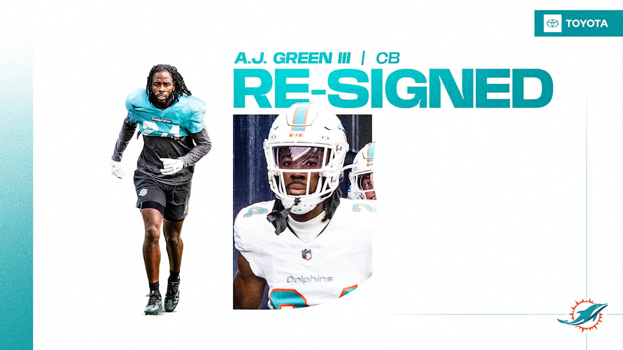 Dolphins re-sign Green III