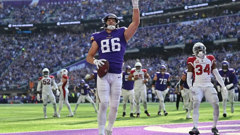 Johnny Mundt scores a touchdown against the Cardinals at U.S. Bank Stadium. Vikings myths and misses