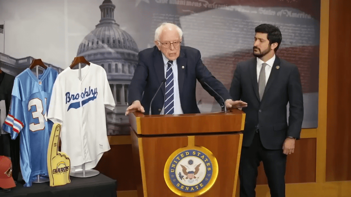 Senator Bernie Sanders wants to keep the Bears in Illinois – NBC Chicago