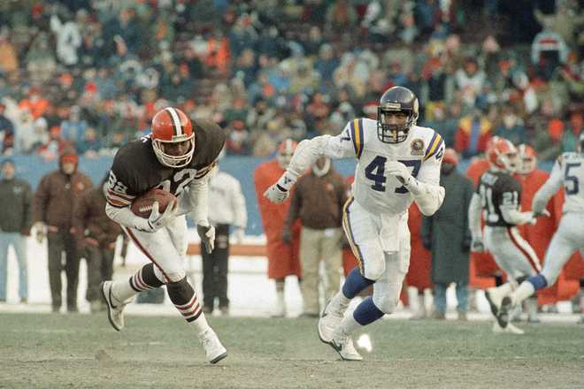 Joey Browner FILE - Cleveland Browns tight end Ozzie Newsome (82) runs past Minnesota Vikings safety Joey Browner (47) after catching a pass in the third quarter of an NFL football game, Dec. 18, 1989, in Cleveland.