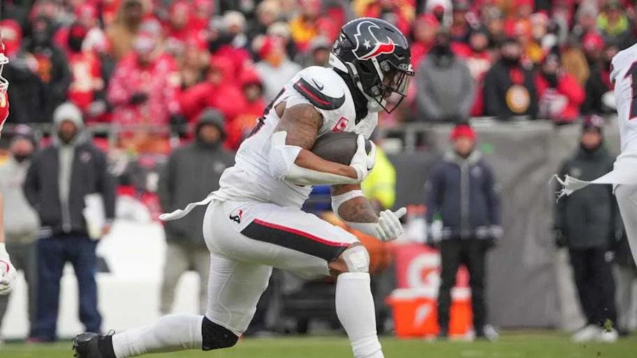 Houston Texans running back Joe Mixon runs the ball against the Kansas City Chiefs