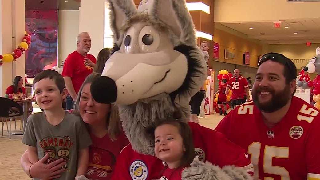 KC Wolf’s birthday bash brings young fans to Arrowhead Stadium