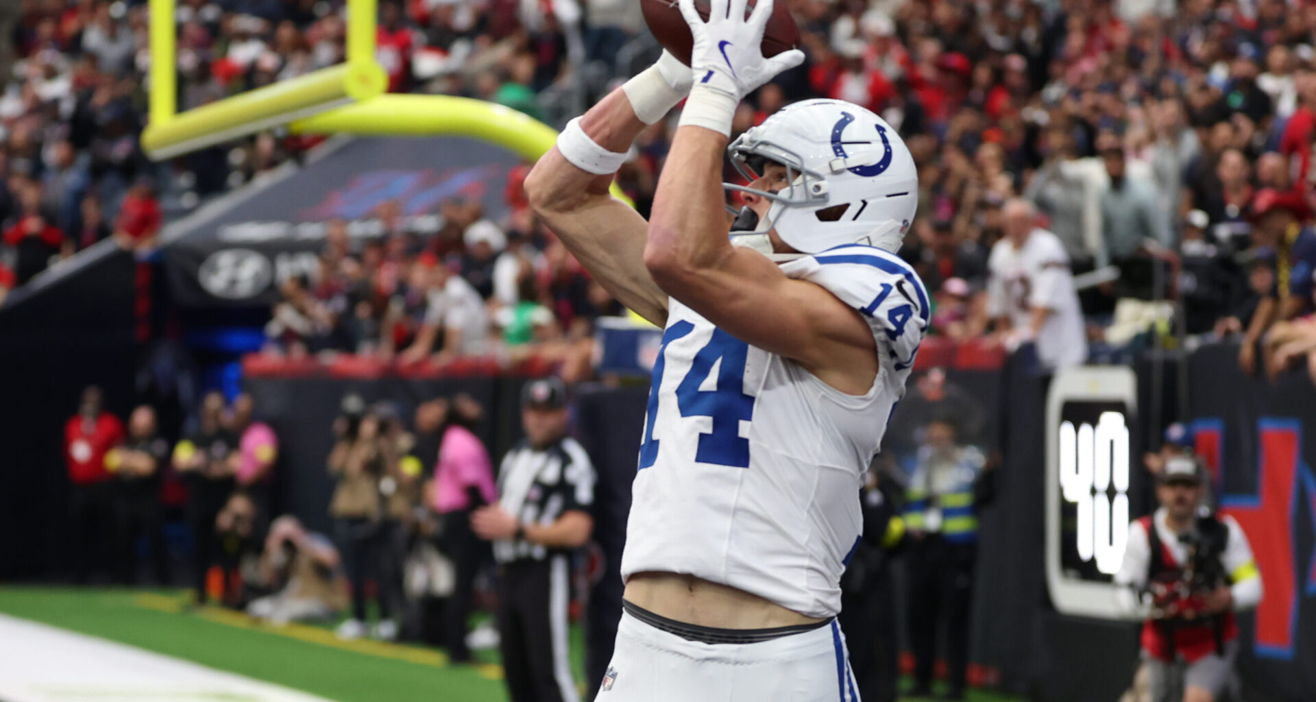 Colts prepared to make free agent offer to Alec Pierce replacement