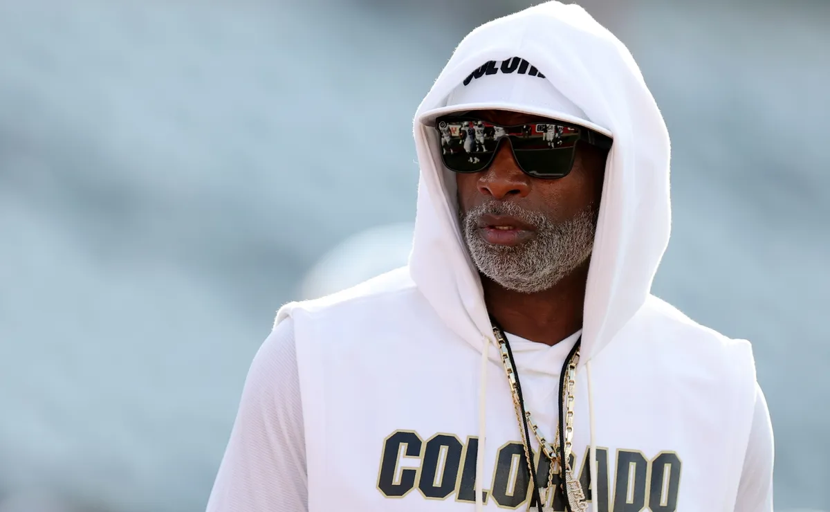 Deion Sanders, Buffaloes face tough recruiting battle against Bulldogs for top in-state recruit Jackson Roper