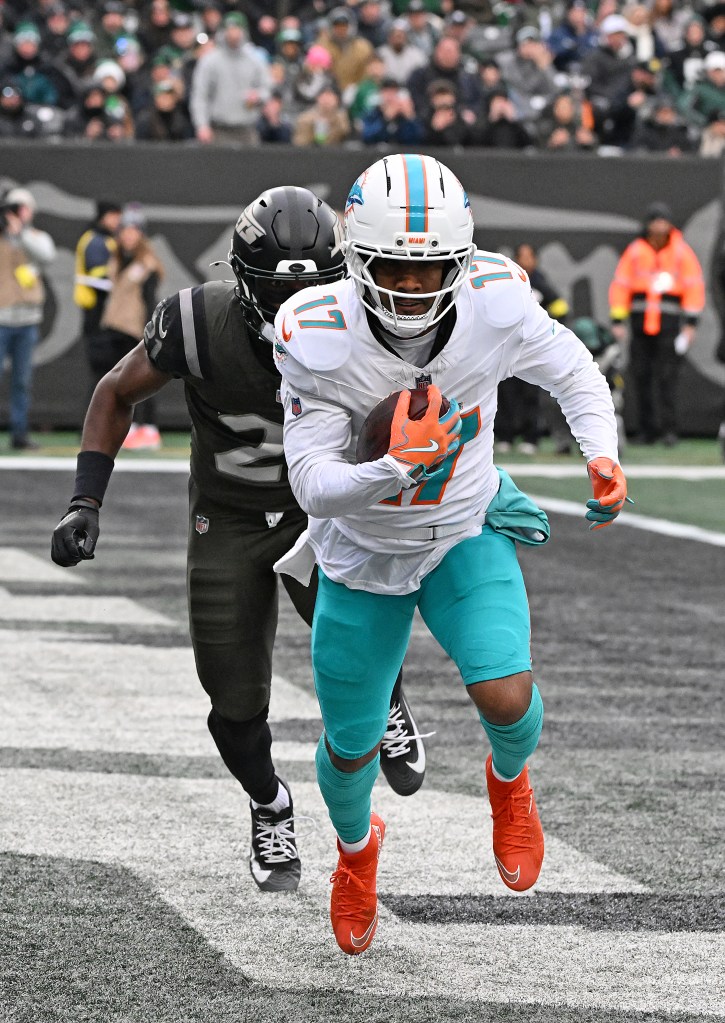 Dolphins wide receiver Jaylen Waddle (17) scores a touchdown during a game against the Jets.