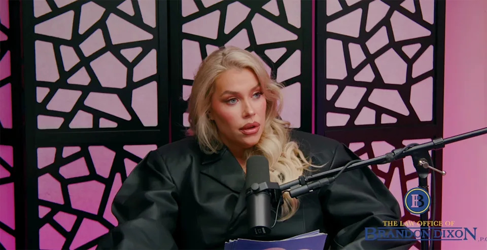 The former NFL star told host Les, seen above on her podcast, that he likes “volunteers” and not “hostages.” Courtside Les/YouTube