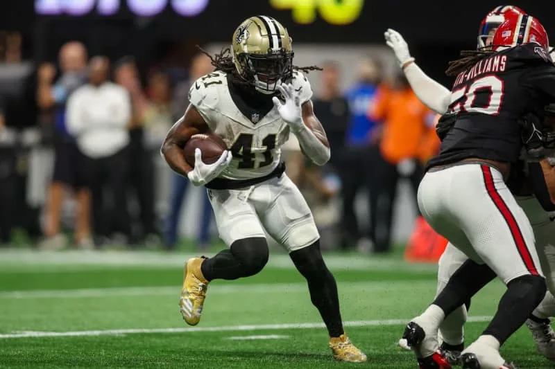 Sep 29, 2024; Atlanta, Georgia, USA; New Orleans Saints running back Alvin Kamara (41). Atlanta Falcons in the fourth quarter at Mercedes-Benz Stadium. Mandatory Credit: Brett Davis-Imagn Images