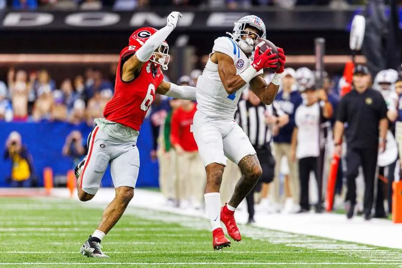 January 01, 2026: Mississippi wide receiver De Zhaun Stribling 1 catches the ball as Georgia defensive back Daylen Everette 6 pursues during NCAA, College League, USA football game action between the Ole Miss Rebels and the Georgia Bulldogs at Caesars Superdome in New Orleans, Louisiana. /CSM New Orleans United States of America – ZUMAc04_ 20260101_zma_c04_440 Copyright: xJohnxMersitsx