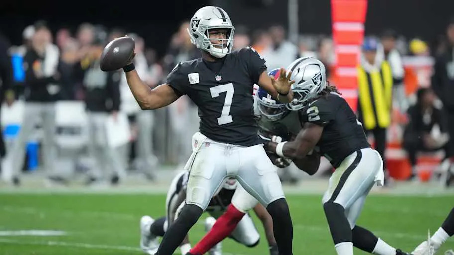 Las Vegas Raiders quarterback Geno Smith