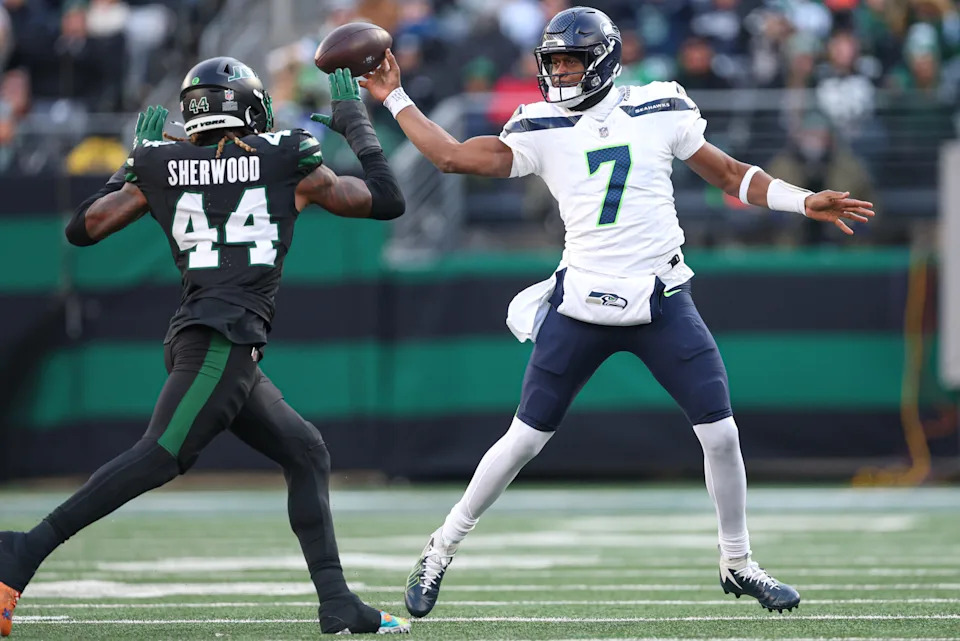 <p>Dec 1, 2024; East Rutherford, New Jersey, USA; New York Jets linebacker Jamien Sherwood (44) knocks down a pass by Seattle Seahawks quarterback Geno Smith (7) during the first half at MetLife Stadium. Mandatory Credit: Vincent Carchietta-Imagn Images</p><br>