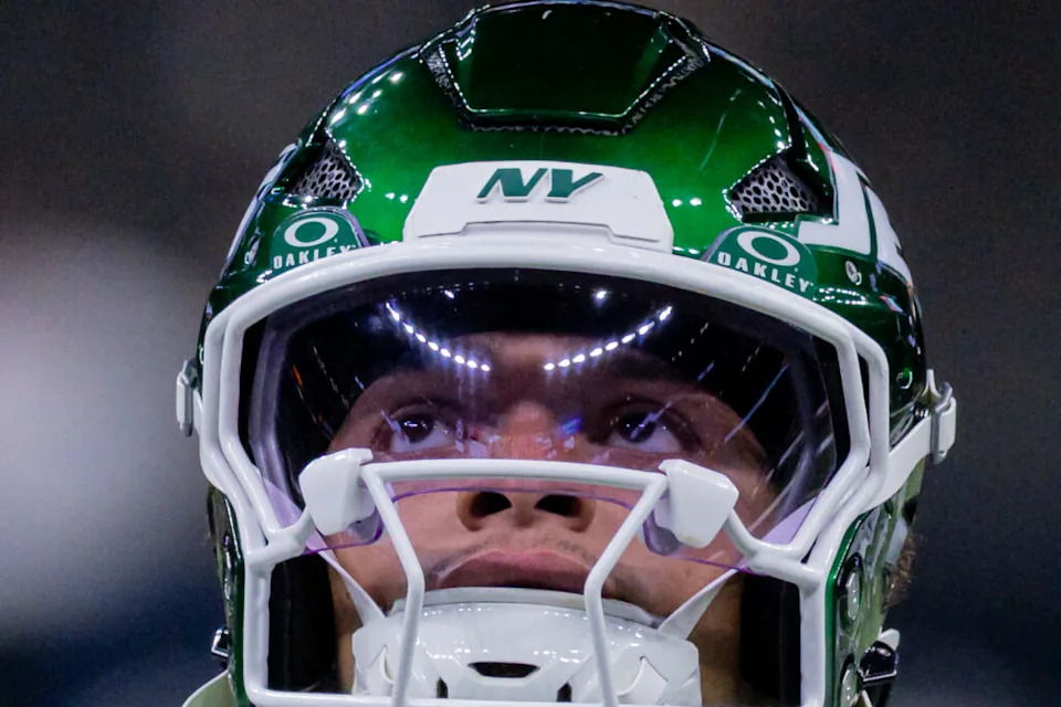 Dec 21, 2025; New Orleans, Louisiana, USA; New York Jets quarterback Justin Fields (7) during warm ups before the game against the New Orleans Saints at Caesars Superdome. Mandatory Credit: Stephen Lew-Imagn Images