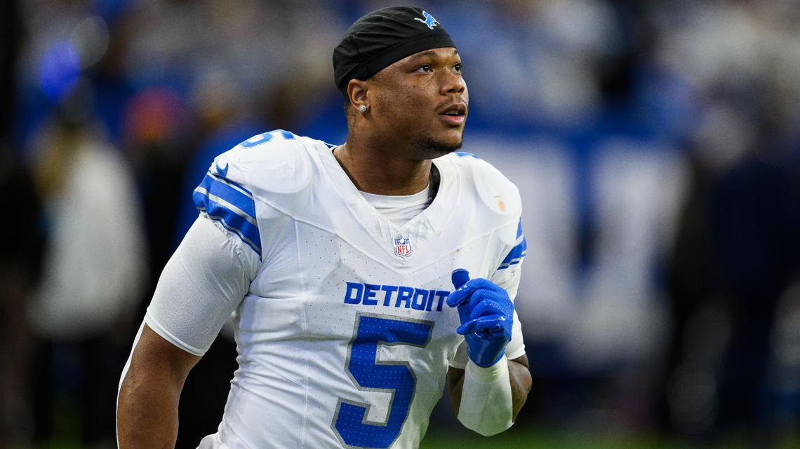 NO MORE KNUCKLES | Detroit Lions send RB David Montgomery to Houston Texans for OL Juice Scruggs, 2 draft picks