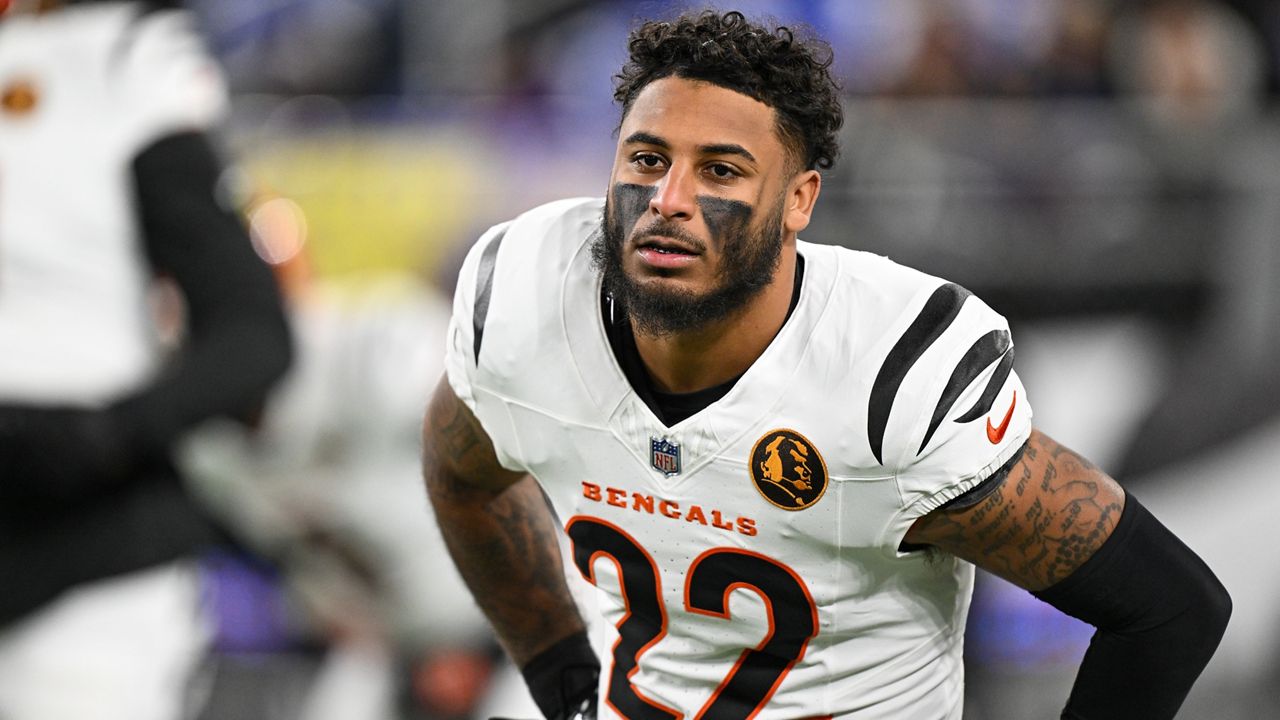 Cincinnati Bengals safety Geno Stone (22) stretches during pre-game warm-ups before an NFL football game against the Baltimore Ravens, Nov. 27, 2025, in Baltimore. (AP Photo/Terrance Williams)