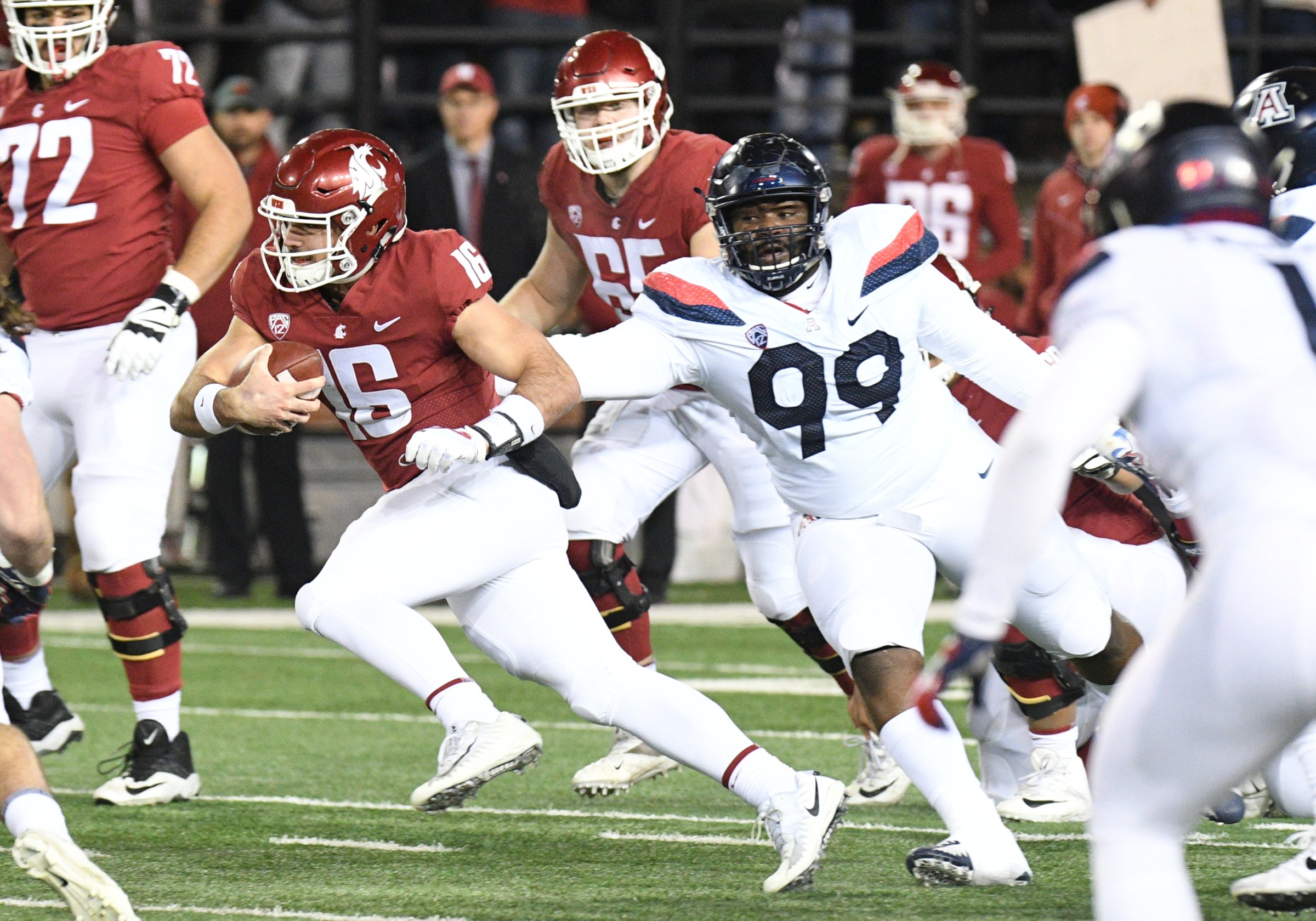 Washington State quarterback Gardner Minshew (16)