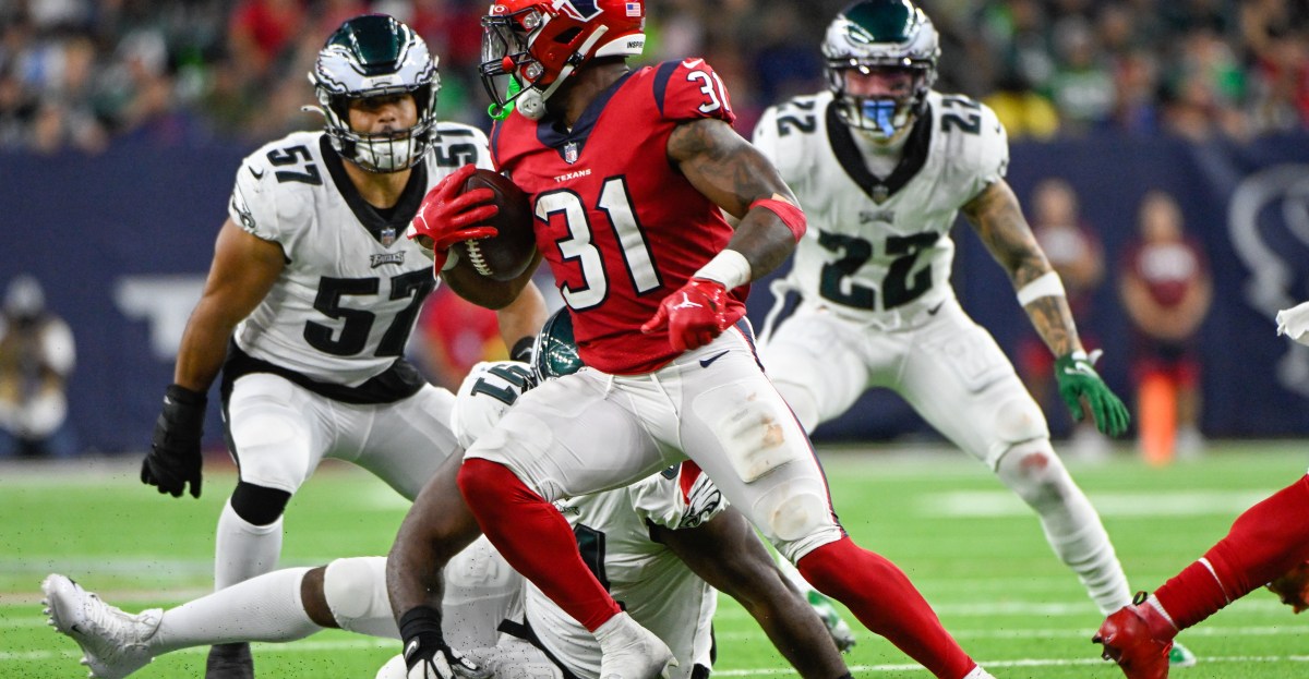 Dameon Pierce, Eagles agree to one-year contract