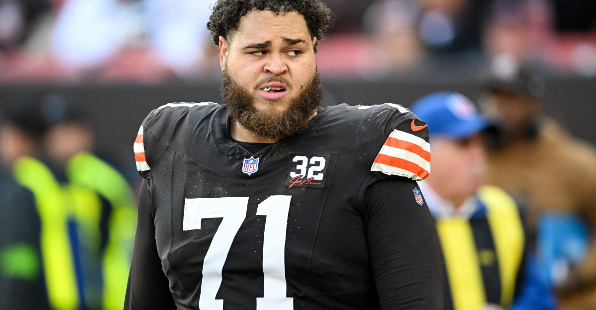Cleveland Browns: Would the team turn to a familiar OT in free agency?