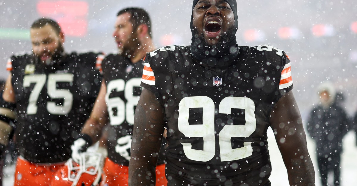 Cleveland Browns FA: Team keeps another depth player on defense