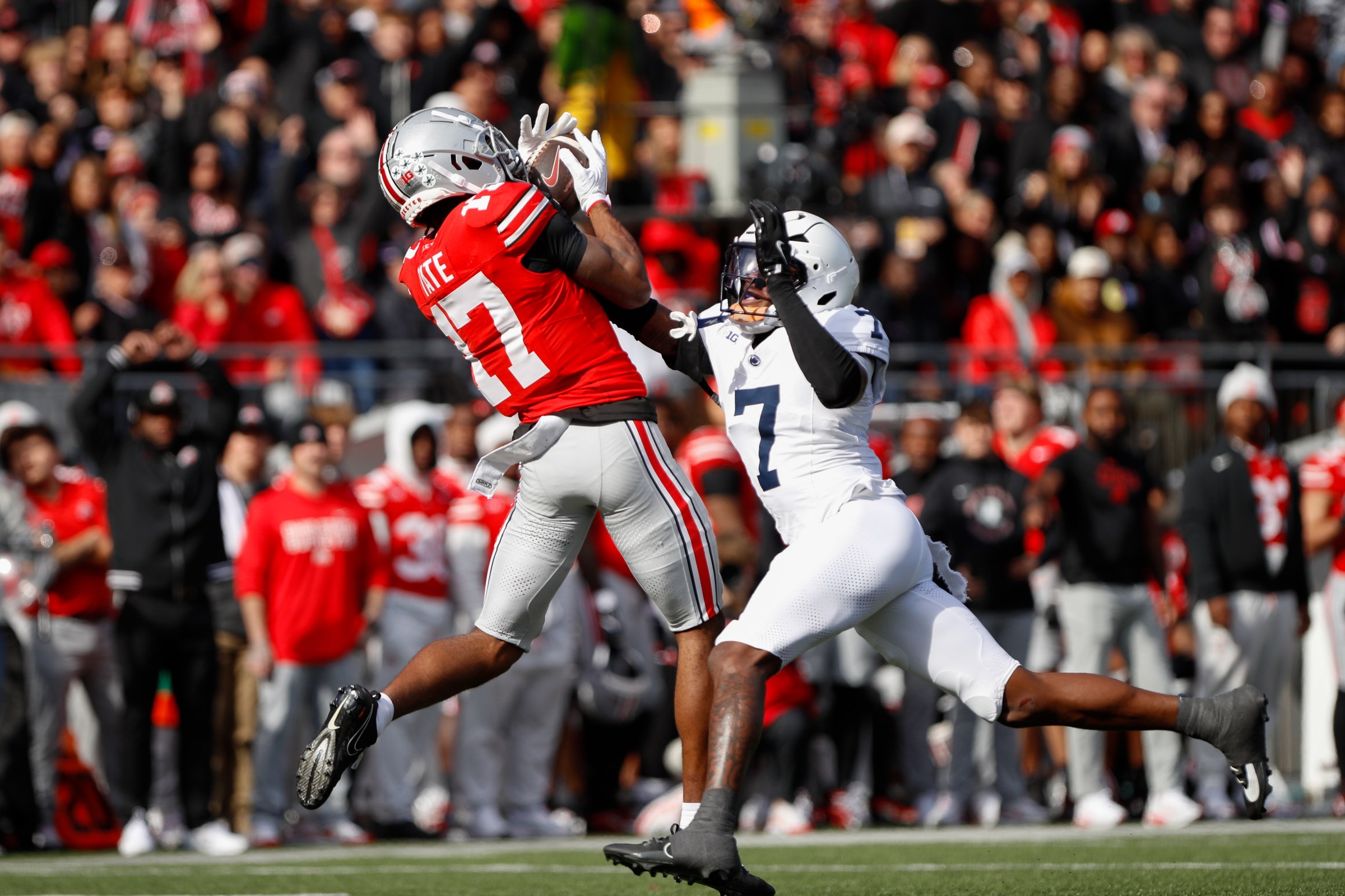 COLUMBUS, OH - NOVEMBER 01: Ohio State Buckeyes wide receiver Carnell Tate (17) catches a pass during the game against the Penn State Nittany Lions and the Ohio State Buckeyes on November 1, 2025, at Ohio Stadium in Columbus, OH. (Photo by Ian Johnson/Icon Sportswire via Getty Images)