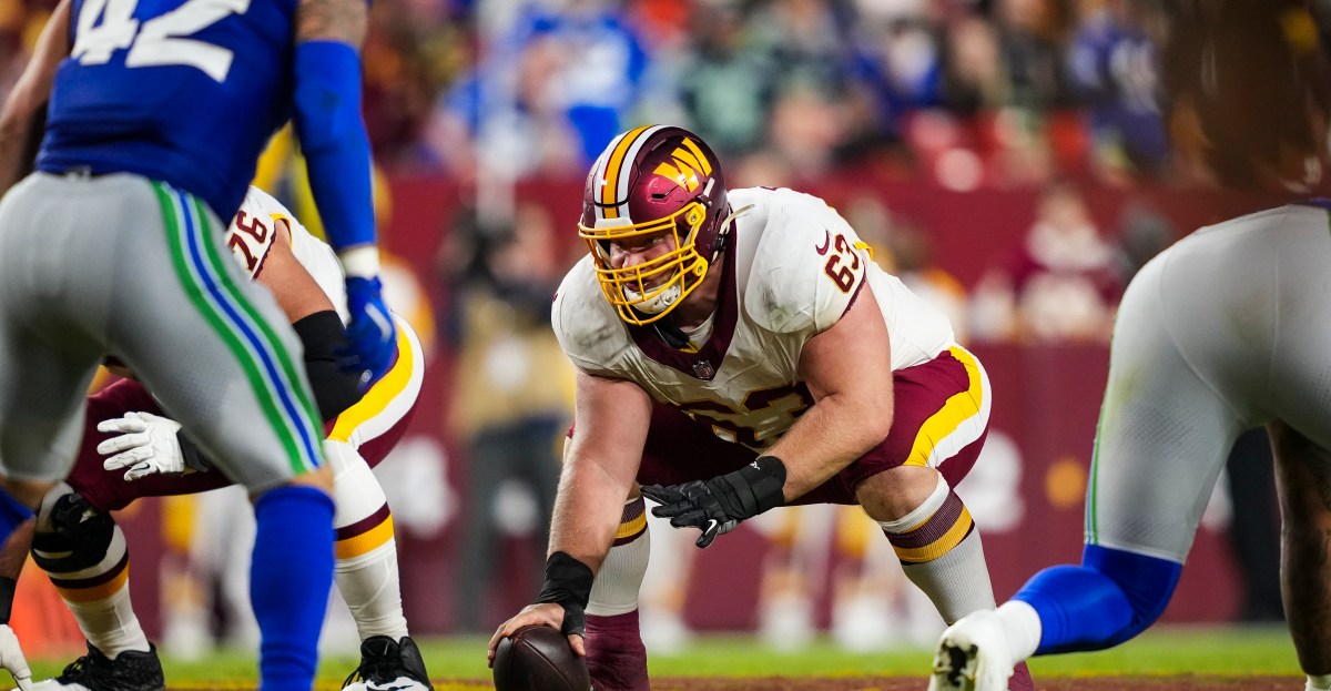 Bears center retires, Chicago sets up visit with a major FA