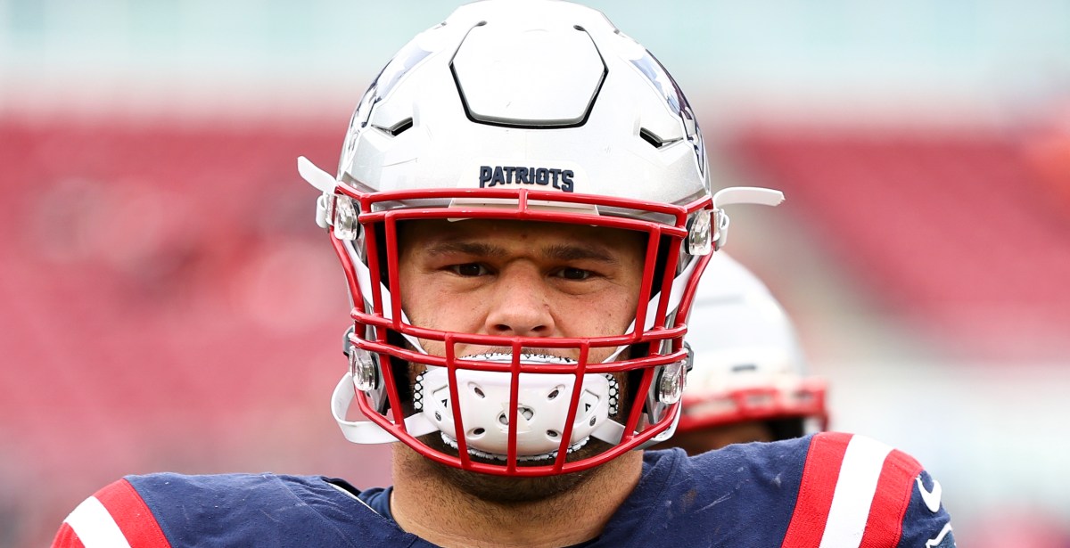 Instant grades for Patriots trading Garrett Bradbury to Bears