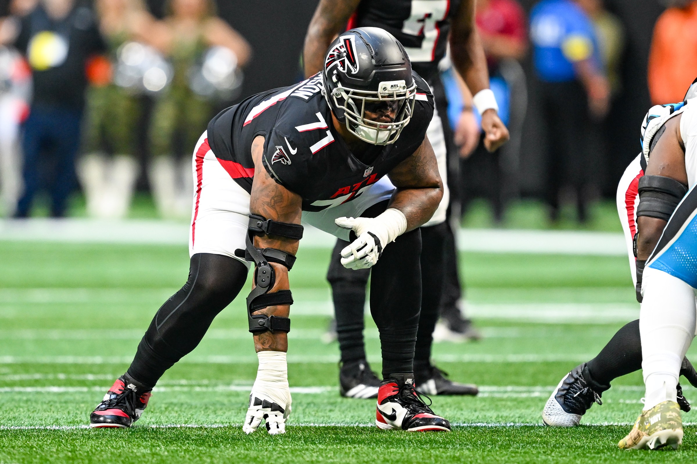 Atlanta offensive tackle Elijah Wilkinson (71)