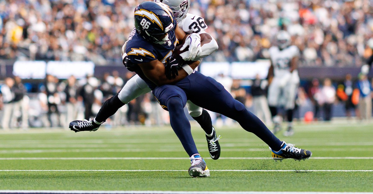 Chargers News: Carson Wentz returns to Vikings on 1-year deal