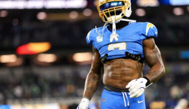 Chargers re-sign LB Denzel Perryman