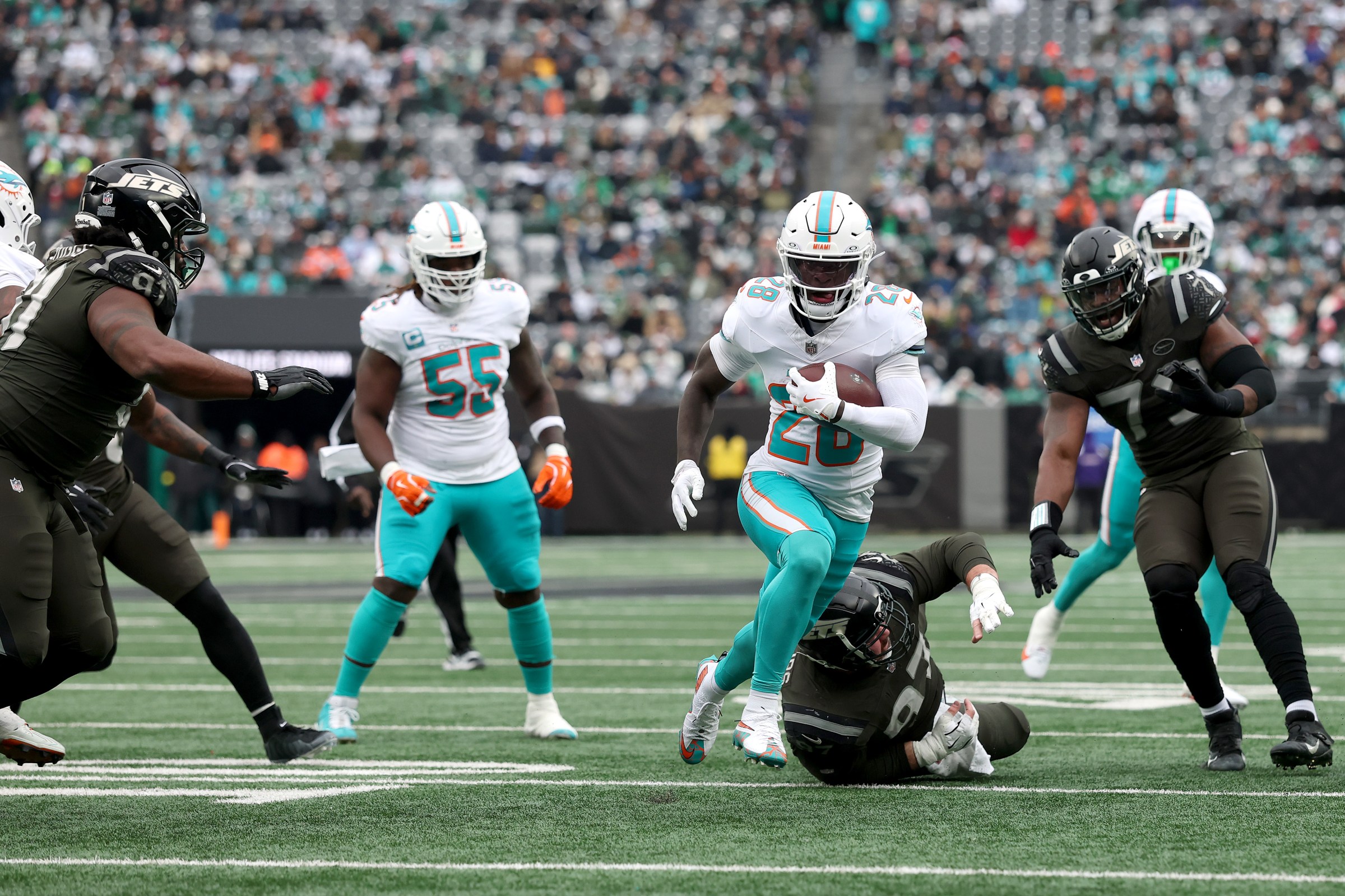 Achane breaks away…again!