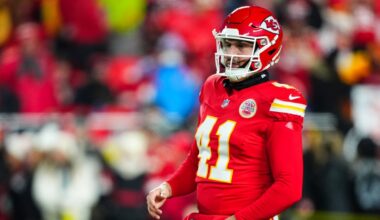 Chiefs re-sign long snapper James Winchester for his 12th season in KC