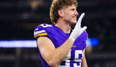 Dolphins sign tight end Ben Sims to one-year deal