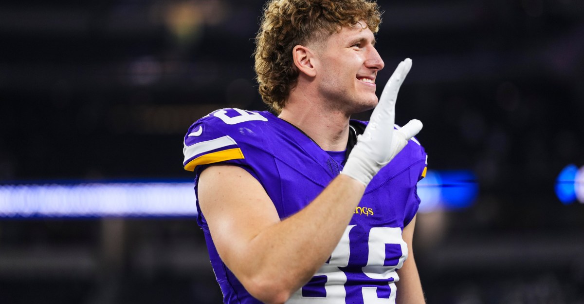 Dolphins sign tight end Ben Sims to one-year deal