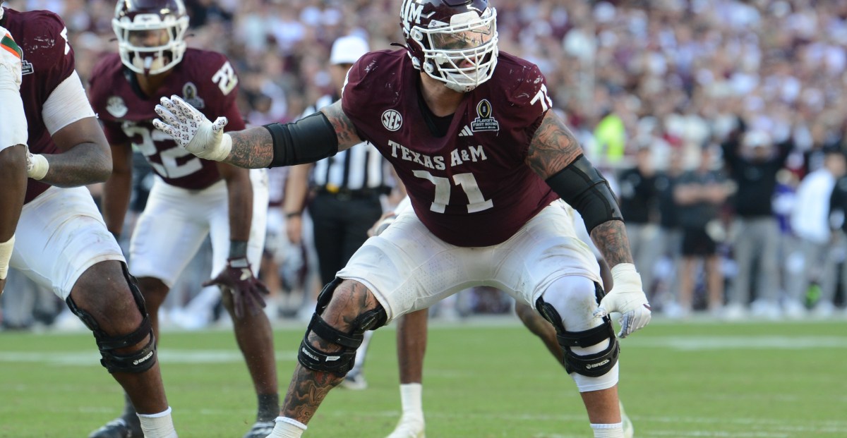 Chargers to meet with Texas A&M OG Chase Bisontis