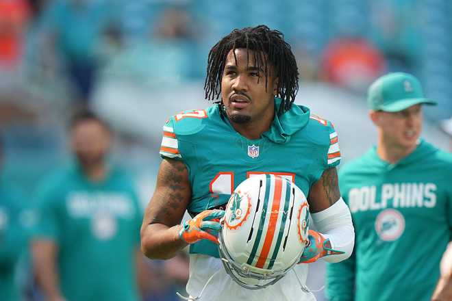 MIAMI GARDENS, FL - DECEMBER 21: Miami Dolphins wide receiver Jaylen Waddle (17) checks the stands during pragame workouts before the game between the Cincinnati Bengals and the Miami Dolphins on Sunday, December 21, 2025 at Hard Rock Stadium in Miami Gardens, FL (Photo by Peter Joneleit/Icon Sportswire via Getty Images)