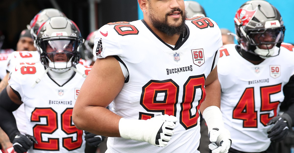 Texans Sign DE/DT Logan Hall to 2-Year Contract