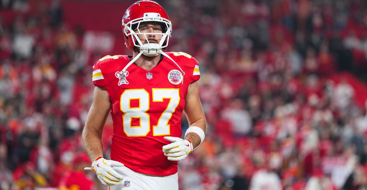 Chiefs employed creative structure to re-sign tight end Travis Kelce