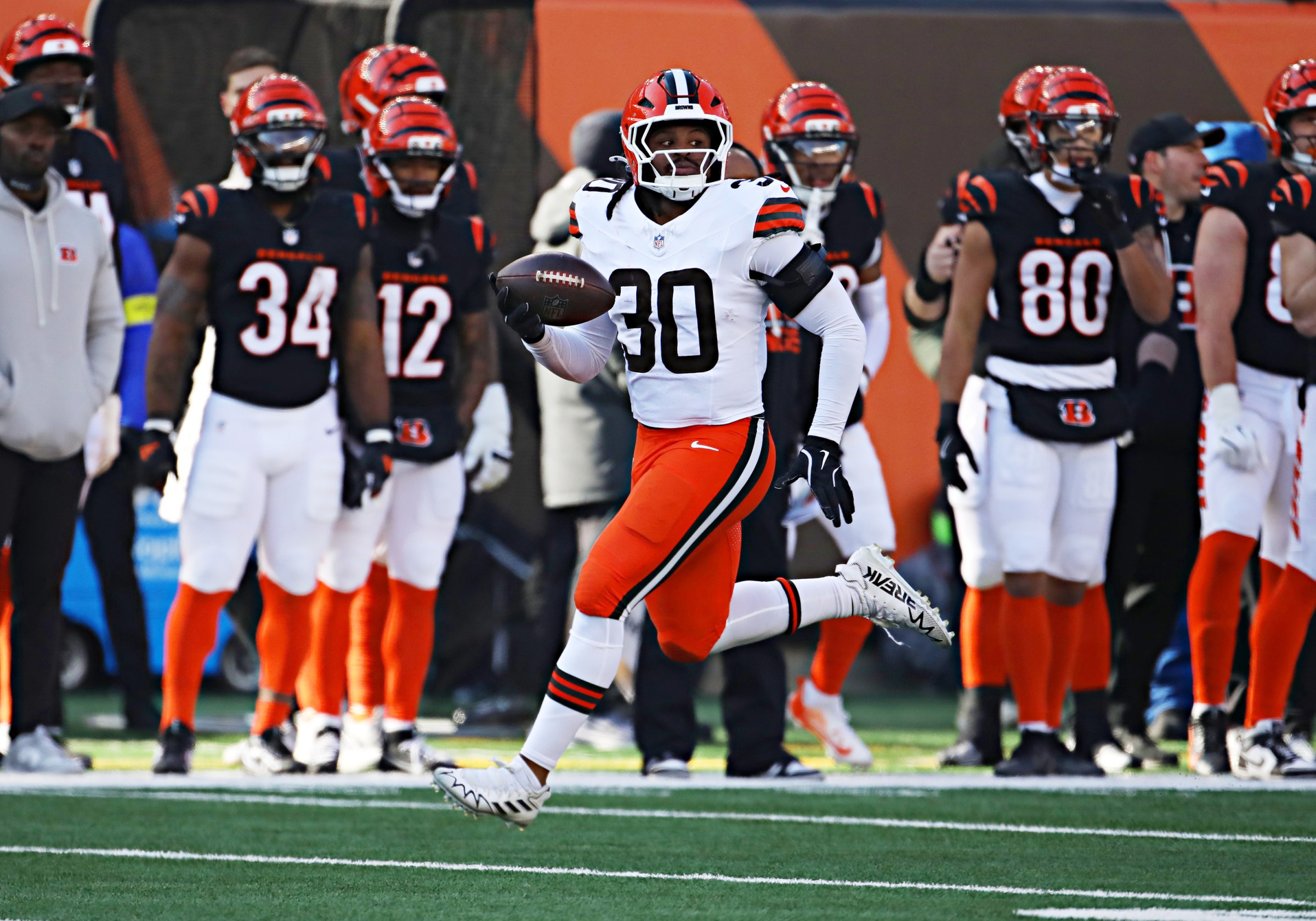 CINCINNATI, OH - JANUARY 04: Linebacker Devin Bush #30 of the Cleveland Browns returns an interception for a touchdown in a game between the Cleveland Browns and the Cincinnati Bengals on January 4, 2026, at Paycor Stadium in Cincinnati, OH. (Photo by Jeff Moreland/Icon Sportswire via Getty Images)