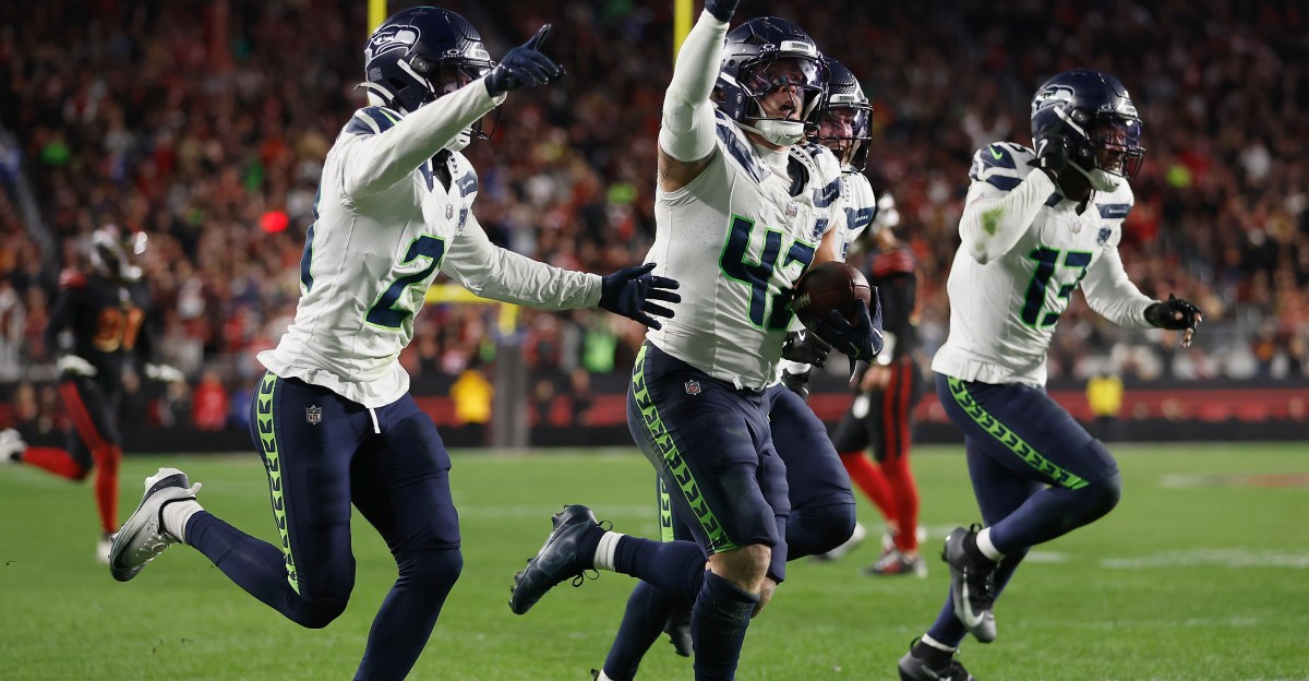 Seahawks 2026 free agency: Seahawks extend linebacker Drake Thomas