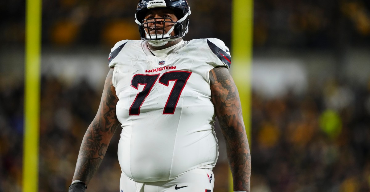 BREAKING: Texans Re-Sign RT Trent Brown