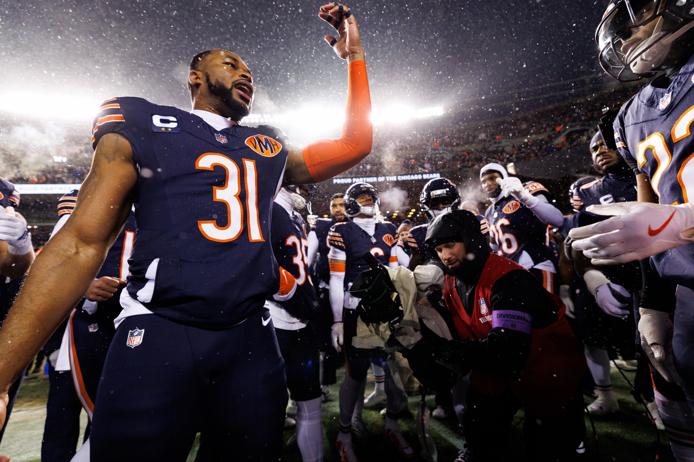 CHICAGO, ILLINOIS - JANUARY 18: Kevin Byard III #31 of the Chicago Bears makes a speech in the huddle prior to an NFL divisional playoff game against the Los Angeles Rams at Soldier Field on January 18, 2026 in Chicago, Illinois. (Photo by Brooke Sutton/Getty Images)