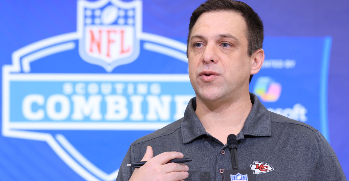 NY Giants 6-round mock draft: Trade down yields stunning result for New York