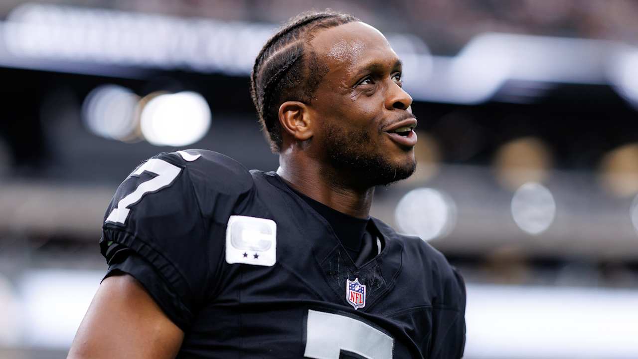 Raiders trading QB Geno Smith to Jets in late-round pick swap