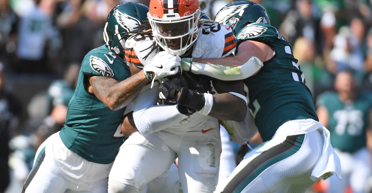Eagles “have interest” in TE David Njoku, per report