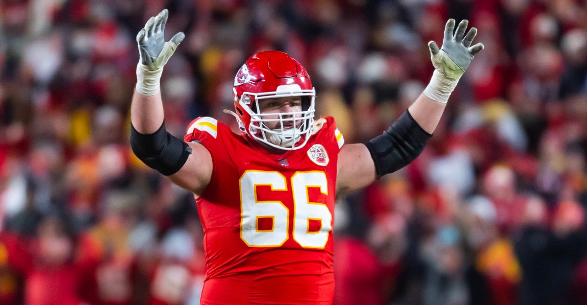 REPORT: Chiefs re-sign guard Mike Caliendo after no RFA tender offering