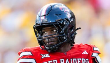 Dallas Cowboys land top pass rusher in new mock draft