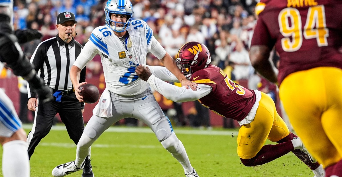 Titans sign EDGE Jacob Martin