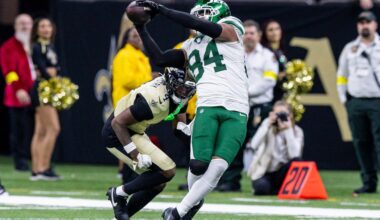 Stone Smartt, Eagles agree to one-year contract