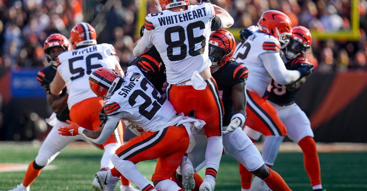 Daily Dawg Chow 3/24; BREAKING - Browns bring back TE Blake Whiteheart
