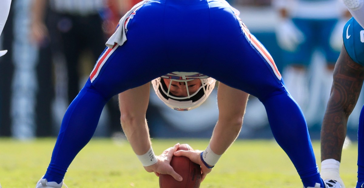 Who will replace Tyler Biadasz as Commanders’ starting center?