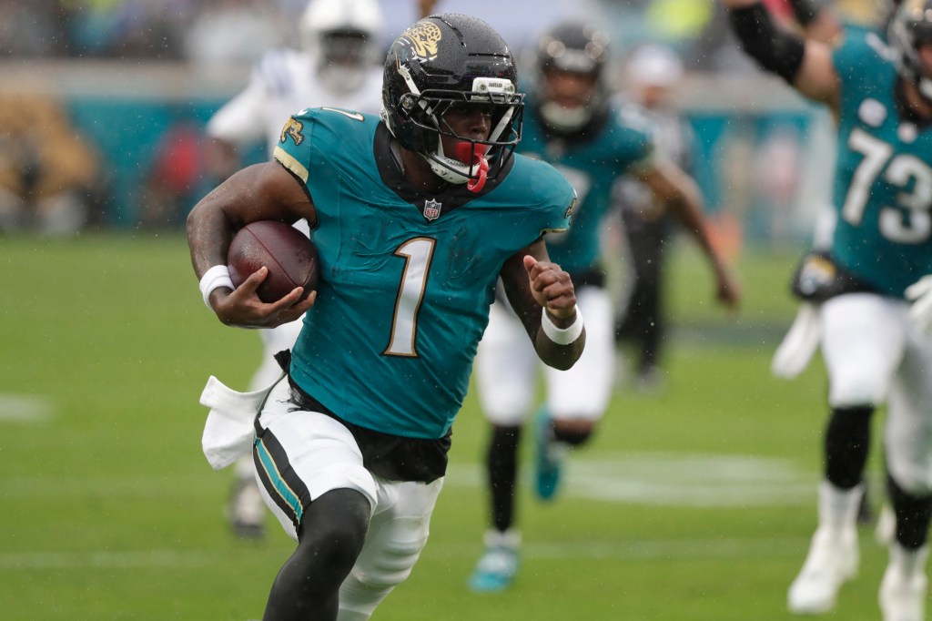 Jacksonville Jaguars running back Travis Etienne Jr. (1) carries the ball for a touchdown against the Jacksonville Jaguars.